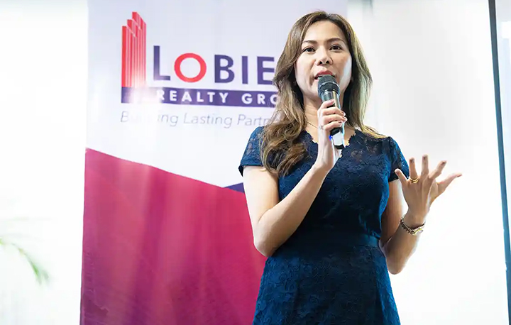 Sheila Lobien having a talk at an event